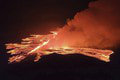 PEKLO na Islande! Z trhlín vyteká žeravá láva: Krajina je v pohotovosti, fotky naháňajú strach