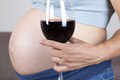 Otrasný prípad vás vytočí: Bábätko sa narodilo s ALKOHOLOM v krvi! Čo hrozí nezodpovednej matke?