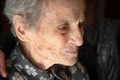 104-ročná babička dobehla policajtov: V noci uháňala po meste! Dostala pokutu, no posiela jasný odkaz