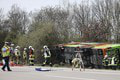 Tragická nehoda v Nemecku: Šoférmi prevráteného autobusu boli Slovák a Čech! Nové informácie