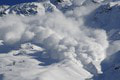 V známom lyžiarskom stredisku spadla obrovská lavína: Záchranári spod snehu vytiahli telá ľudí