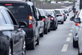 Víchrica spôsobila totálny chaos v krajine: Stovky vodičov uviazli na diaľnici! Vláda čelí kritike