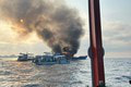 Požiar na trajekte plnom turistov! Ľudia skákali do mora: Desivý pohľad na horiacu loď