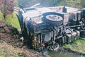 Závažná nehoda za slovenskou obcou: Prevrátil sa kamión, cesta je už prejazdná
