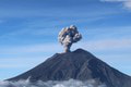 Indonéziou otriasol mohutný výbuch: Sopka chrlila popol do závratných výšok! Evakuovali stovky ľudí