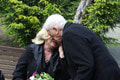Emotívna FOTO z pohrebu Dušana Grúňa († 81): Zdrvenú vdovu Majku utešovali Golonka s manželkou