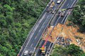 Zrútená diaľnica v Číne: Nešťastie si vyžiadalo takmer 50 obetí