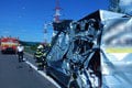 Kamión na R1 vpálil do stojacich vozidiel: Jedno po náraze ODHODILO a... Hlásia zranených