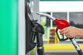 Ceny benzínu v lete: Budeme na tom horšie ako Česi či Rakúšania?! Ako to hodnotí analytik
