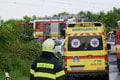Veľké nešťastie! V Nových Zámkoch sa zrazil vlak s autobusom, hlásia obete a zranených