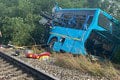 Osudná zrážka vlaku s autobusom: Doprava sa na mieste tragédie čoskoro obnoví