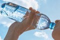 Dvakrát si rozmyslite, či sa napijete z plastovej fľaše: Vedci odhalili veľké RIZIKO!