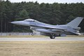 Je to tu: Na Slovensku pristáli prvé stíhačky F-16