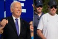 Joe Biden na dovolenke pri mori: Pozrite sa, pri čom prichytili prezidenta USA