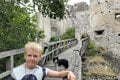 Oliver (8) celé leto navštevoval historické lokality a zrúcaniny: Cez prázdniny prešiel 19 hradov