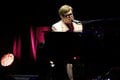 Elton John VYDESIL fanúšikov: Neviem, koľko času mi zostáva! Bolestivé PRIZNANIE