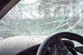 Vážna dopravná nehoda na R1: Auto narazilo priamo do zvodidiel! Vodiči museli cestu obchádzať