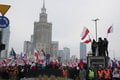 Poľsko si pripomína Deň nezávislosti: Do ulíc vyšlo takmer 100-tisíc ľudí! FOTO priamo z pochodu