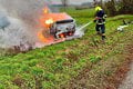 Z FOTO mrazí: Auto pohltili plamene! Pri šoférovi stáli všetci svätí