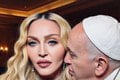 Madonna s pápežom v objatí? Zverejnila šokujúce FOTO: Uf, ľudia ju nešetrili