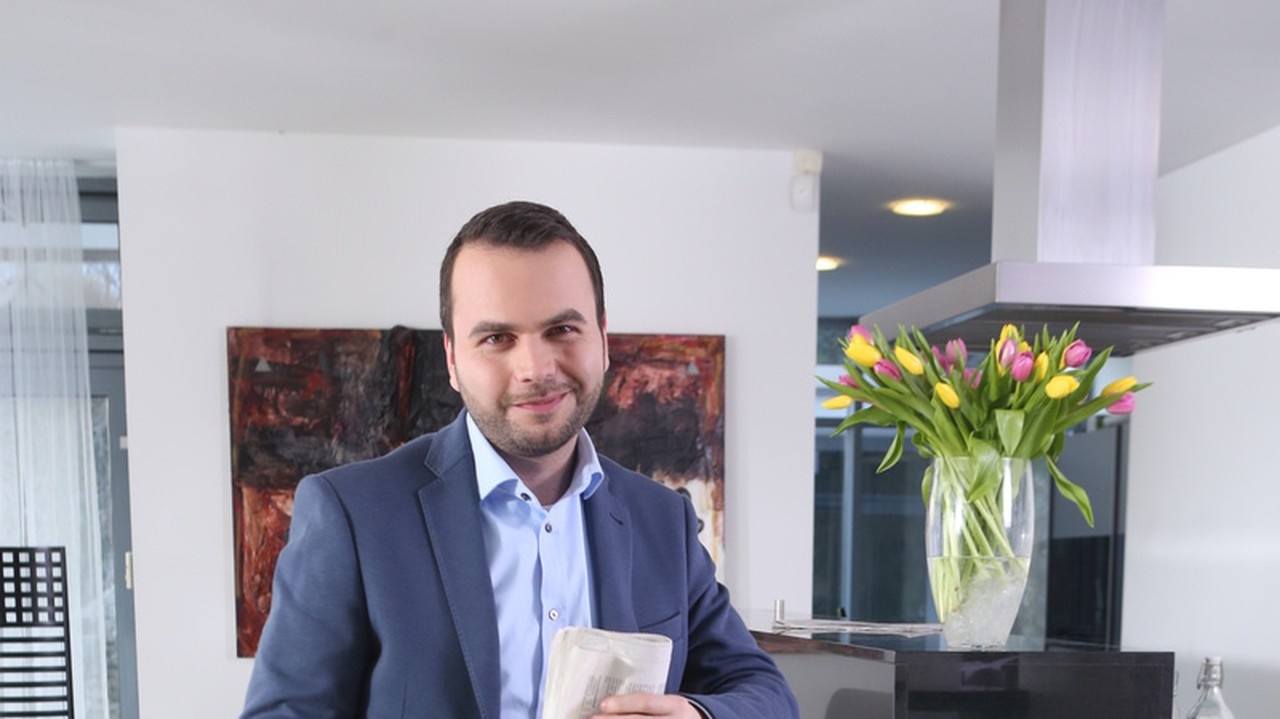 Ambróz veľmi ľutuje všetko, čo sa stalo. 