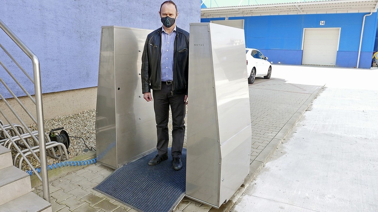 Majiteľ firmy Ľubomír Švec pri skúške