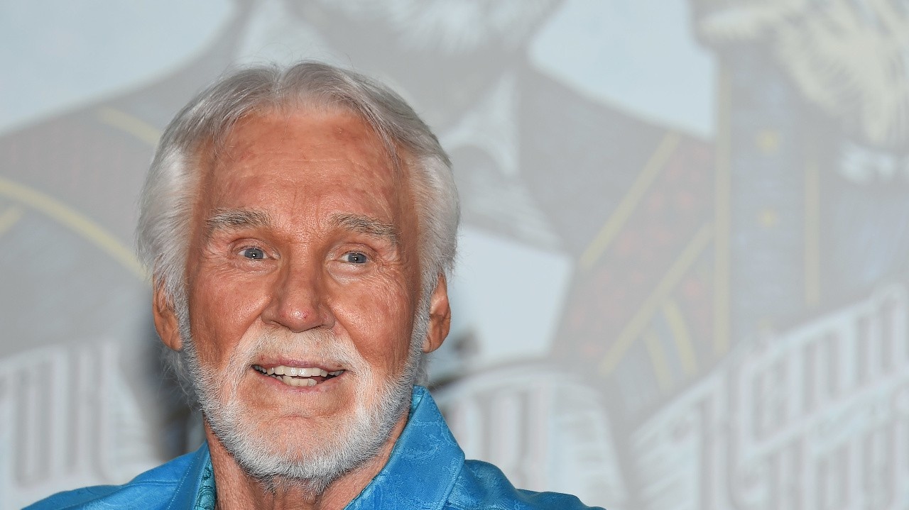 Americký country spevák Kenny Rogers.