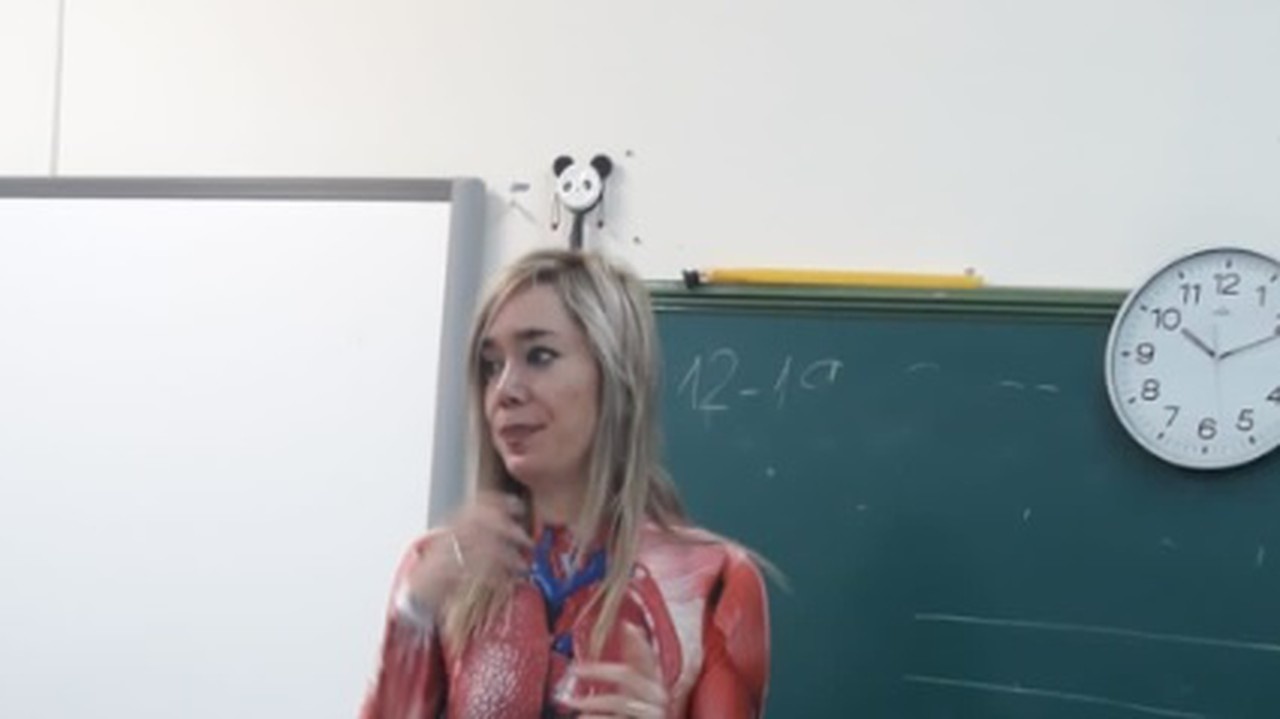 Svojim študentom veľmi originálnym spôsobom vysvetlila ľudskú anatómiu.