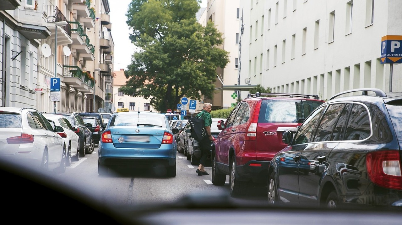 Bratislava - 16. 8. 2019 o 9:39 hod.: Umelec nemôže šoférovať svoje auto, lebo má zadržaný vodičský preukaz na 8 mesiacov.