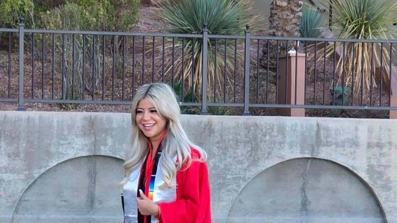 Esmeralda študovala na University of Nevada v Las Vegas.