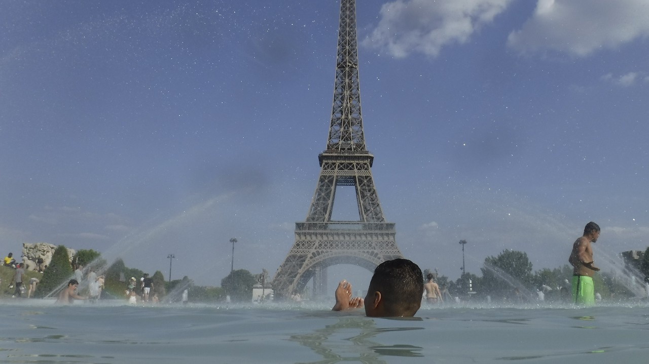 La France a été frappée par la chaleur, en 2003 elle a tué 15 000 personnes : mesures massives