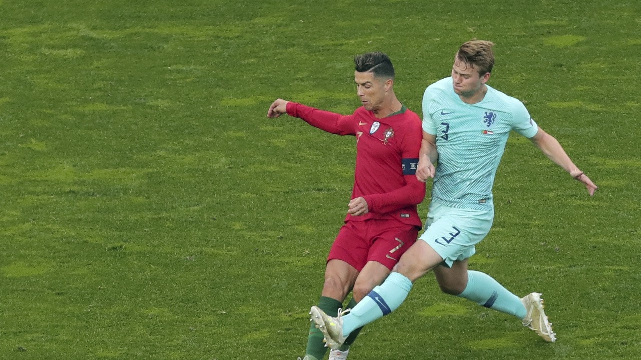 Ronaldo a De Ligt zviedli počas finále Ligy národov mnoho takýchto súbojov.
