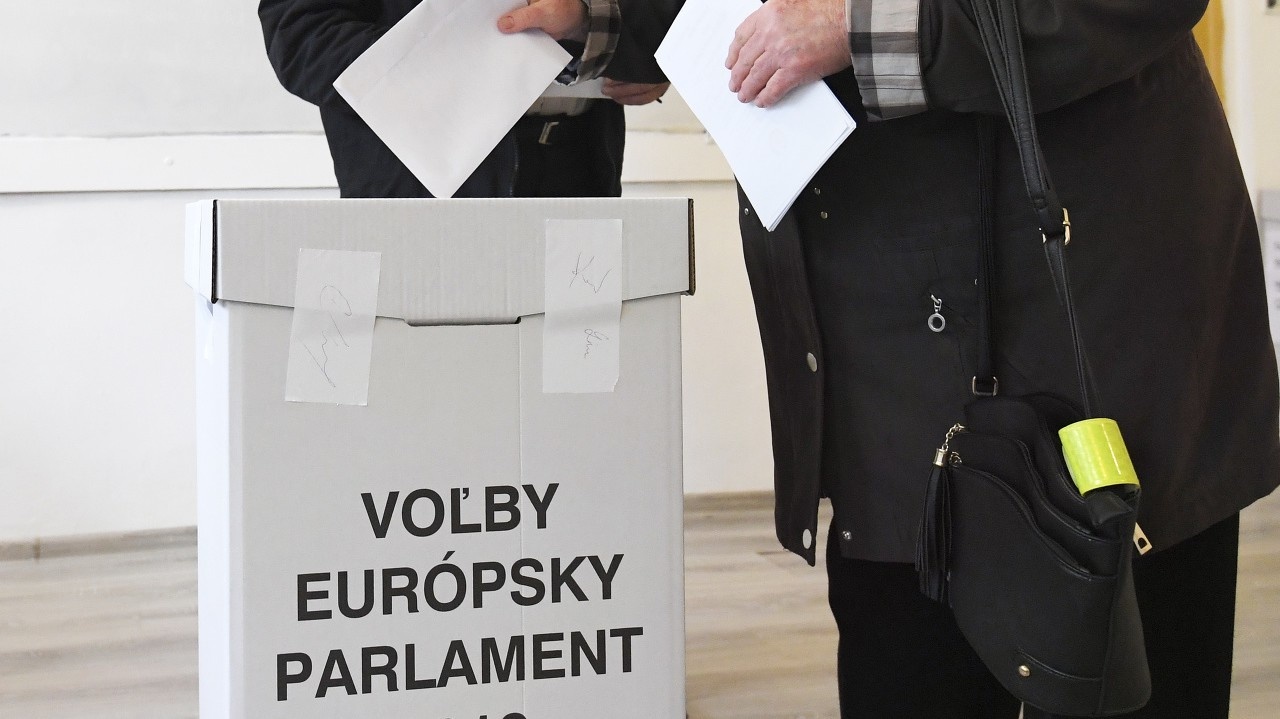 Na Slovensku sa začali v poradí štvrté voľby do Európskeho parlamentu.