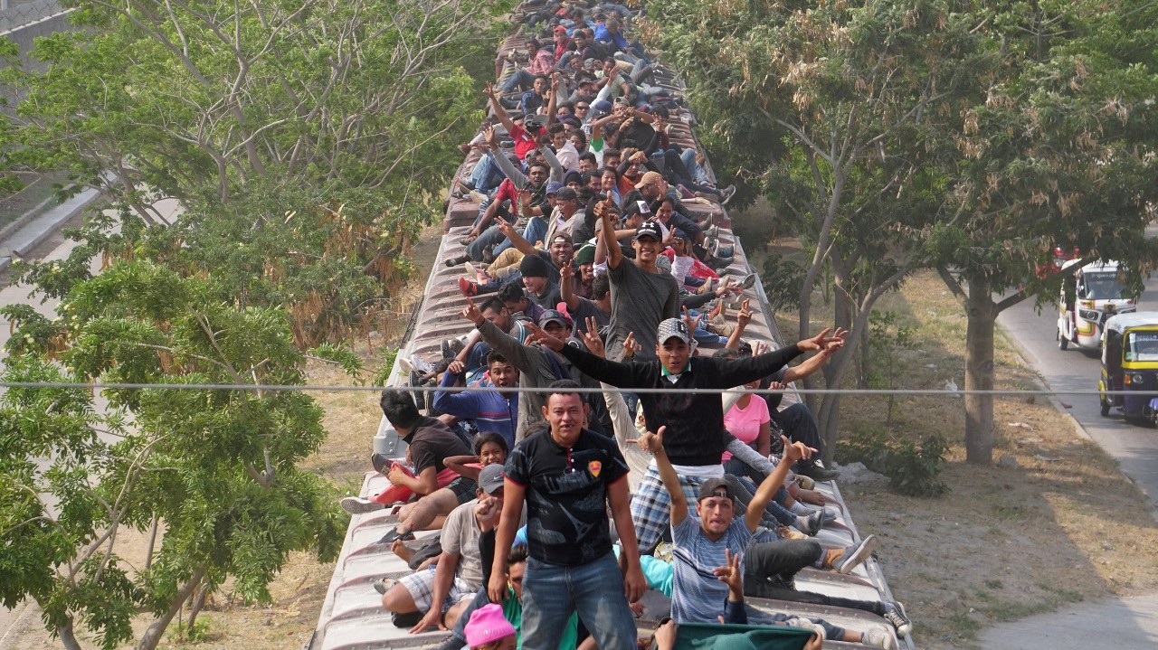 Obavy z migrantov narastajú: Pentagón vyšle na hranice s Mexikom ďalšie stovky vojakov