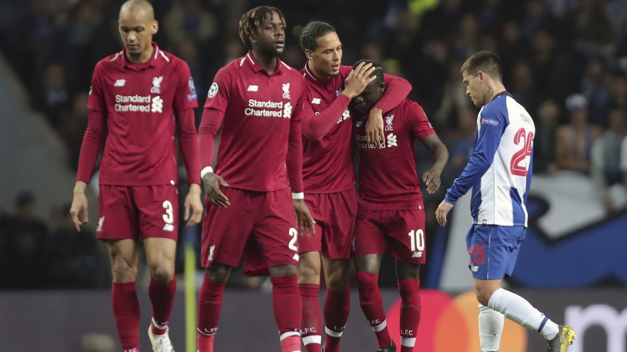 Liverpool oslavuje postup.