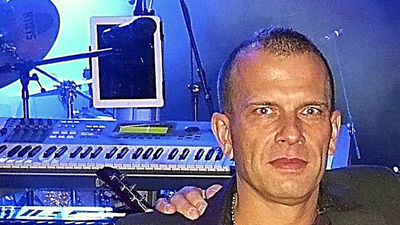 Miroslav (48) ich takto chcel vyslobodiť z finančných ťažkostí.