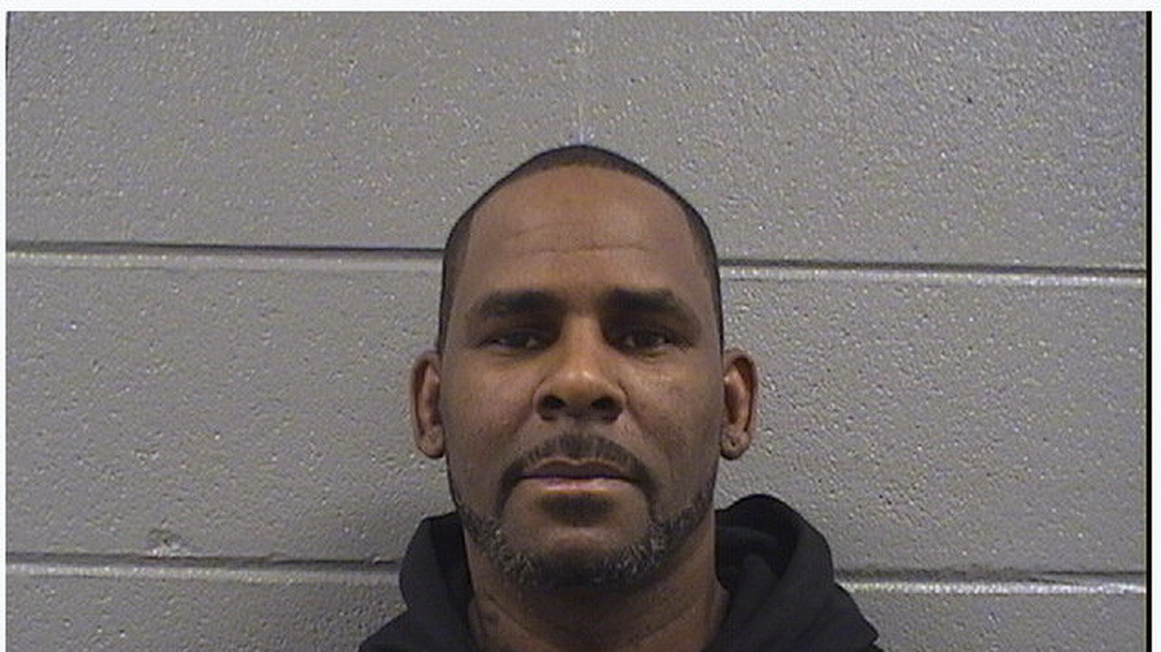 R. Kelly sa na policajnej stanici v Chicagu prihlásil sám.