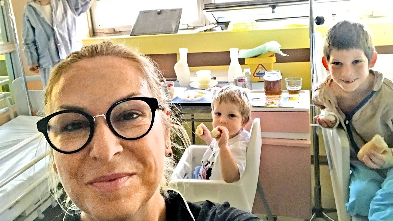 V ŠPITÁLI: Hrycovej synčekovia boli nedávno hospitalizovaní, tentoraz tam s nimi ležala aj Wanda.