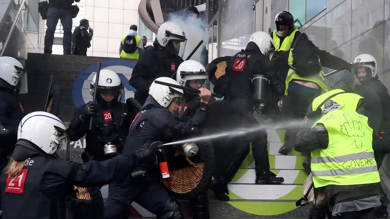 V Bruseli protestovali nespokojní občania proti vláde.