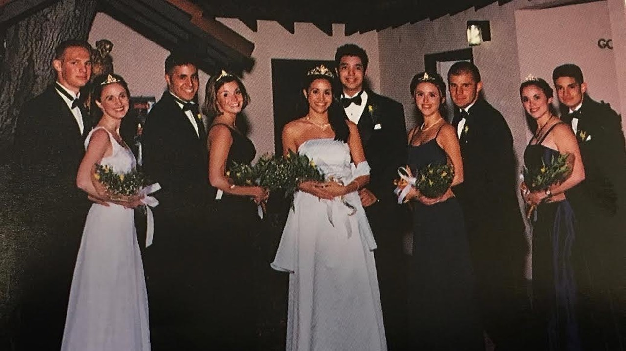 Meghan sa stala kráľovnou školského plesu v roku 1998.