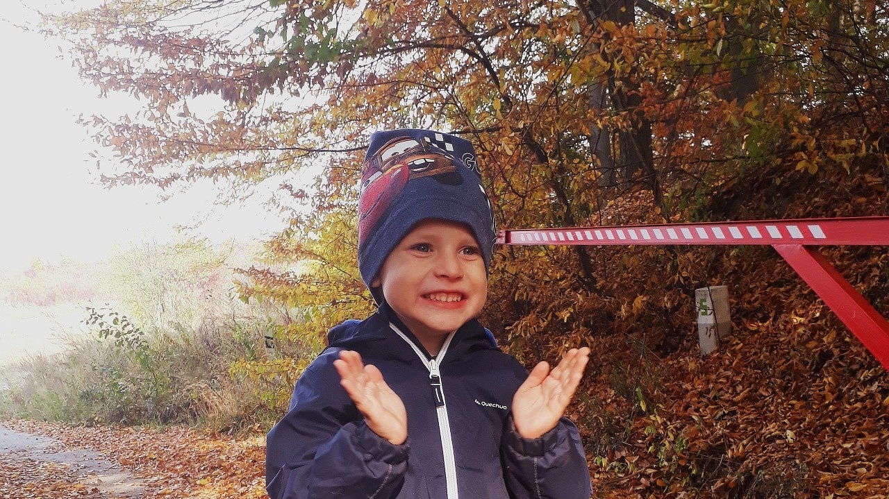 Robko (6): Najradšej hrával futbal so svojimi staršími sestrami . V poslednom čase sa už iba prizerá. 