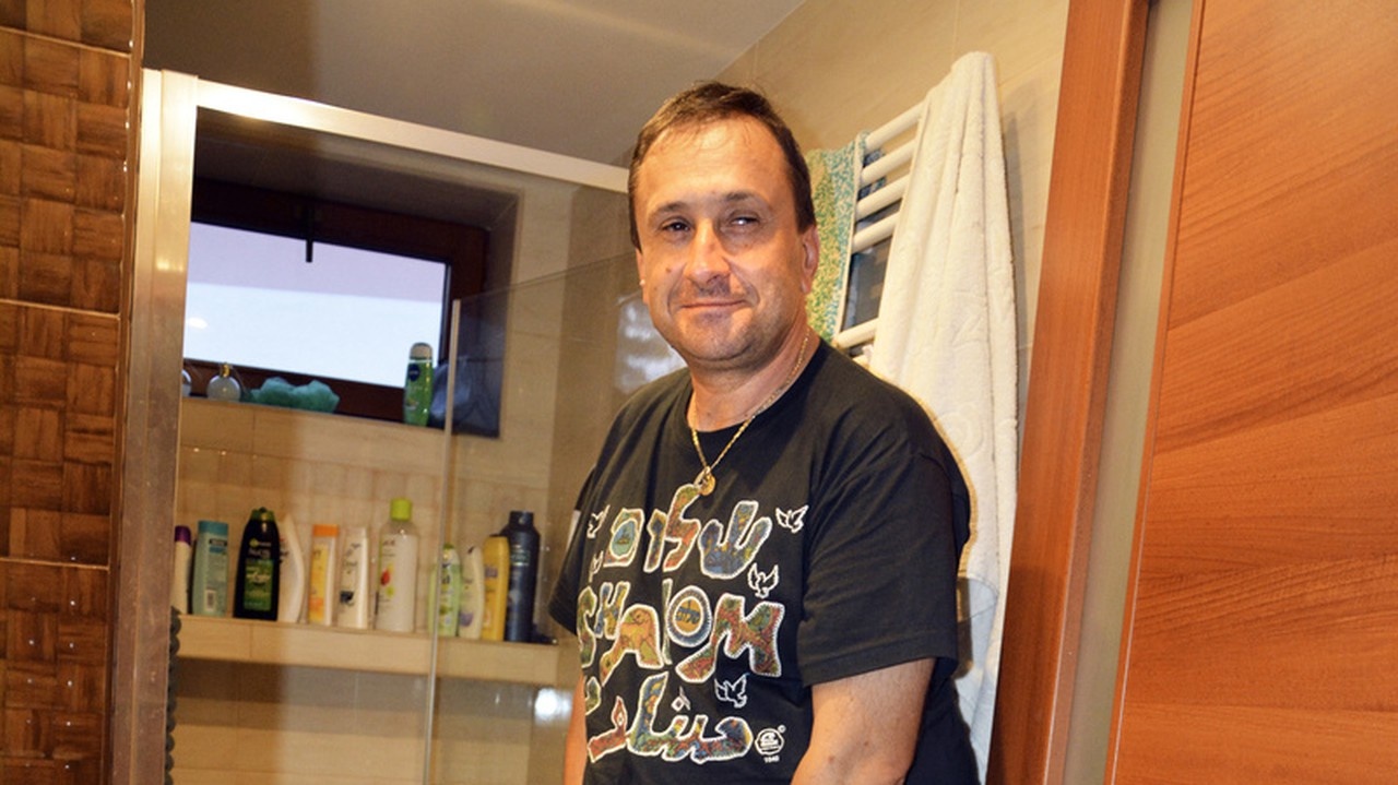 Otecko ukazuje s dcérkou Dorotkou (2) miesto, kde sa narodila najmladšia Paulínka. dina Štefan (51): Š rotkou (2) ladšia Pau SLOVENSKO 13 Štefan (51): www.cas s.k31.10. 2018 ulínka.