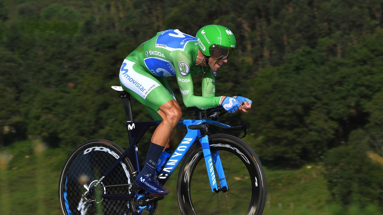 Alejandro Valverde váži 62 kg.