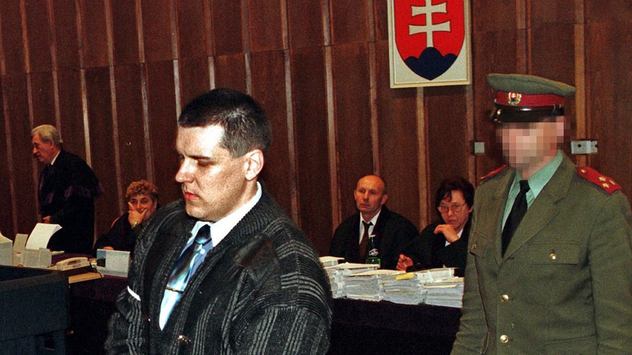 November 1999: Prvý súd s Černákom viedol Samuel ako predseda senátu.