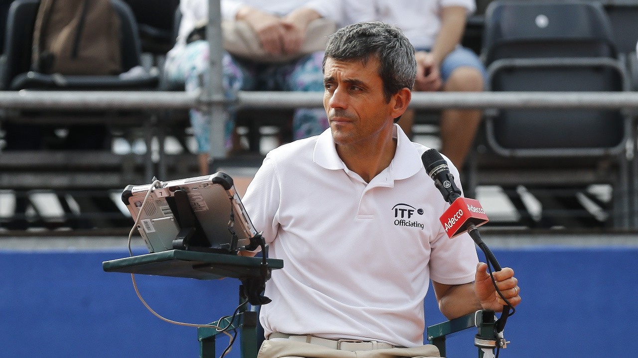 Carlos Ramos v zápase Davis Cupu.