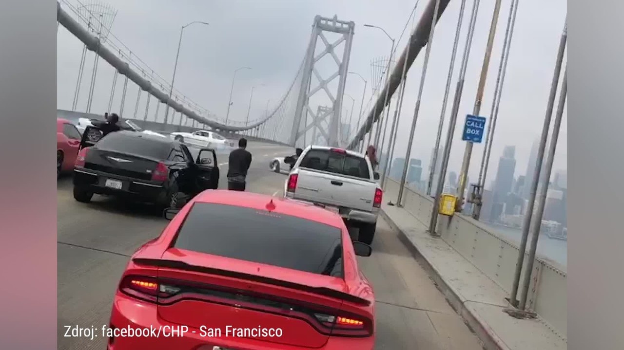 Známy most Golden Gate sa ponoril do dymu: Vodiči dvoch áut spravili niečo nehorázne!