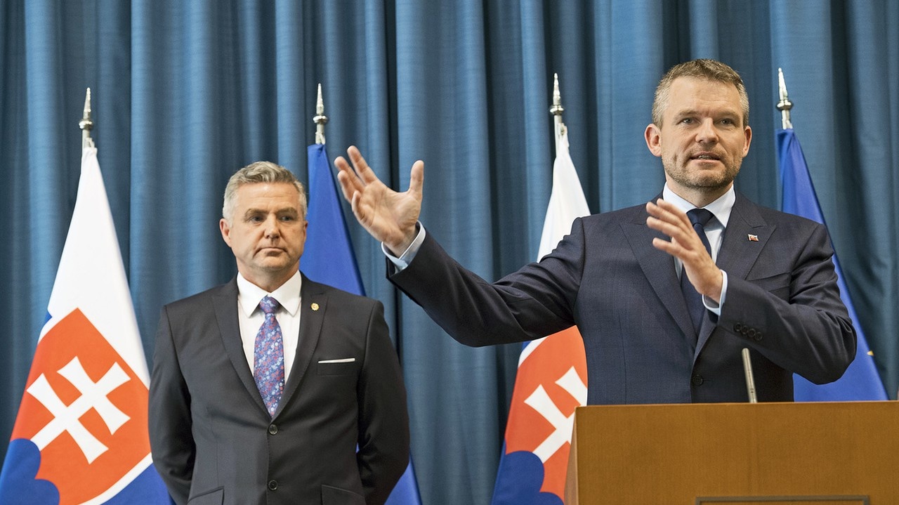 Šéf policajtov sa na odchode dohodol až po výzve dočasného ministra vnútra Pellegriniho.