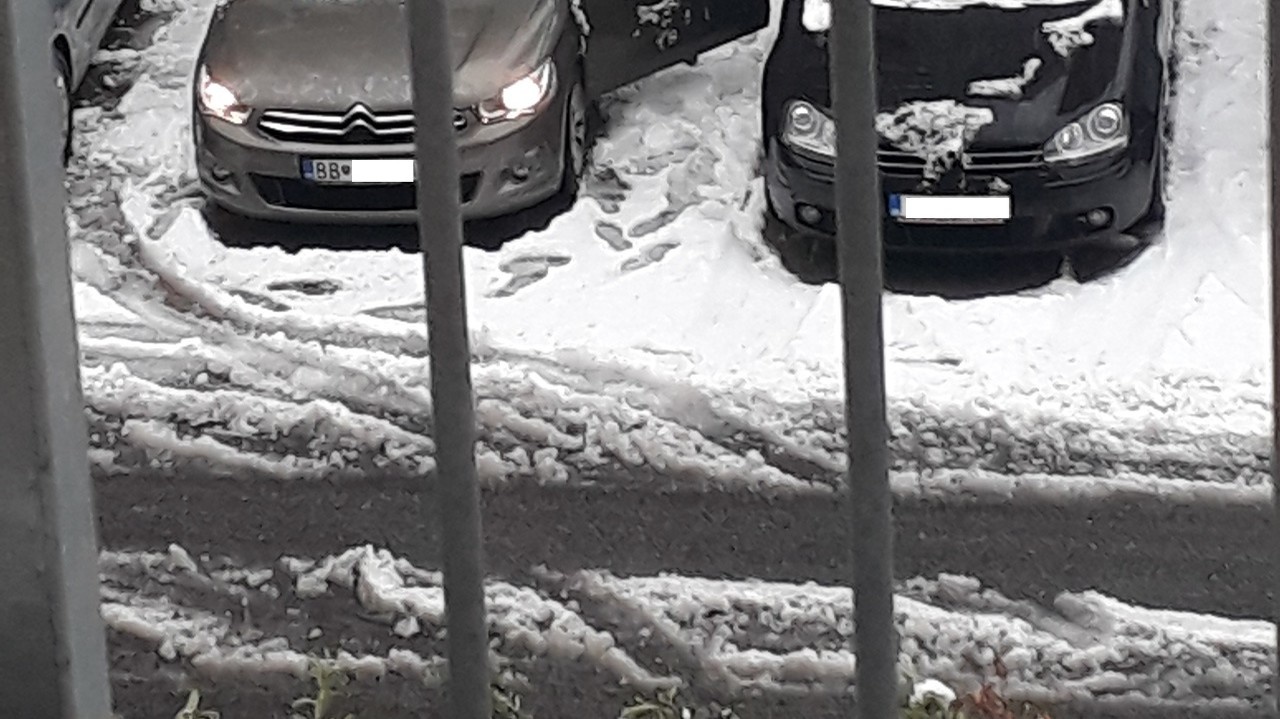 Krupa bojoval s prvým snehom.