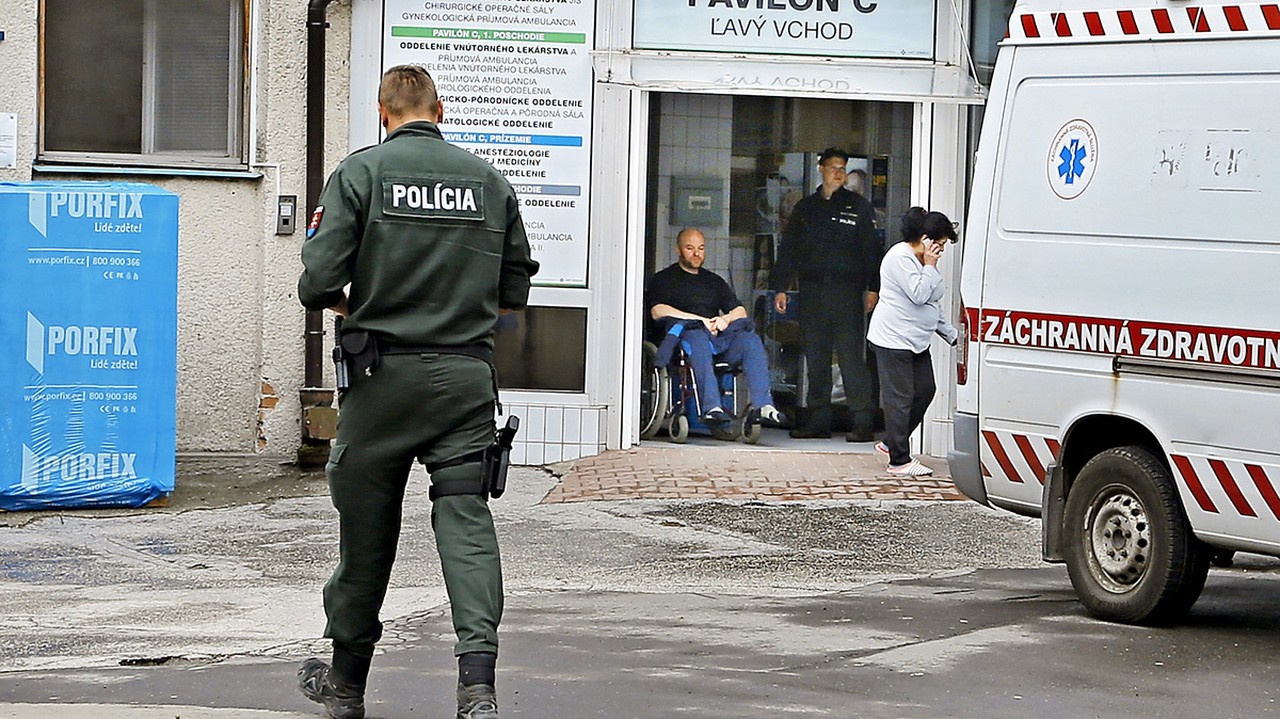Obvinený z lúpeže u Valka v minulosti kradol v maske Swarzzenegera.