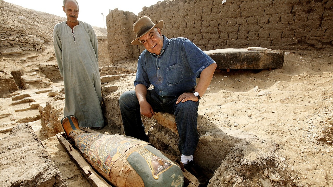 Археолог египет. Захи Хавасс египтолог. Захи Хавасс мумии фараонов.